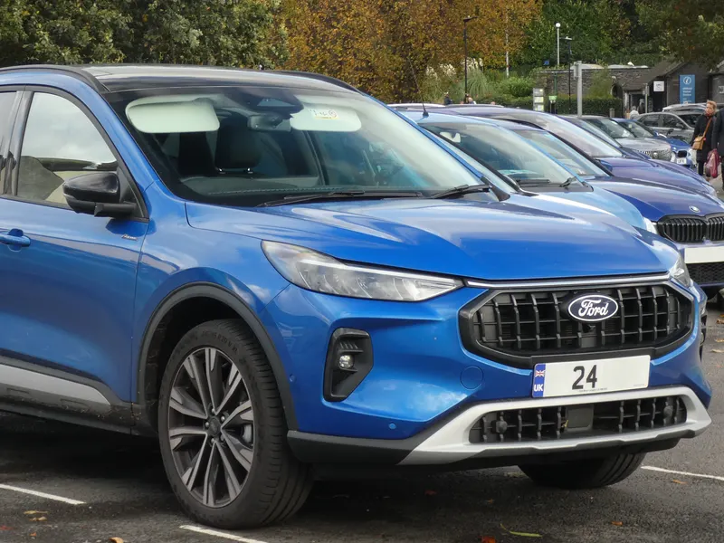 Ford Kuga, ön yan görünüm