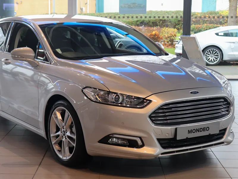 Ford Mondeo, ön yan görünüm