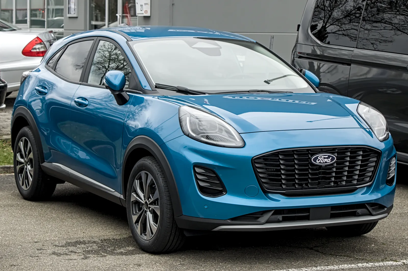 Ford Puma, ön yan görünüm